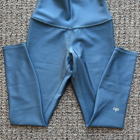 ALO Yoga 7/8 High-Waist Airlift Legging - Picture 3 of 5
